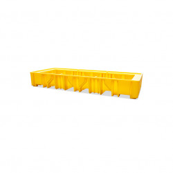 Spill containment tray for 3 1,000-liter tanks without grating