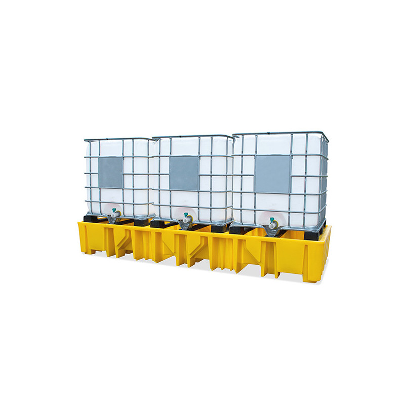 Spill containment tray for 3 1,000-liter tanks without grating