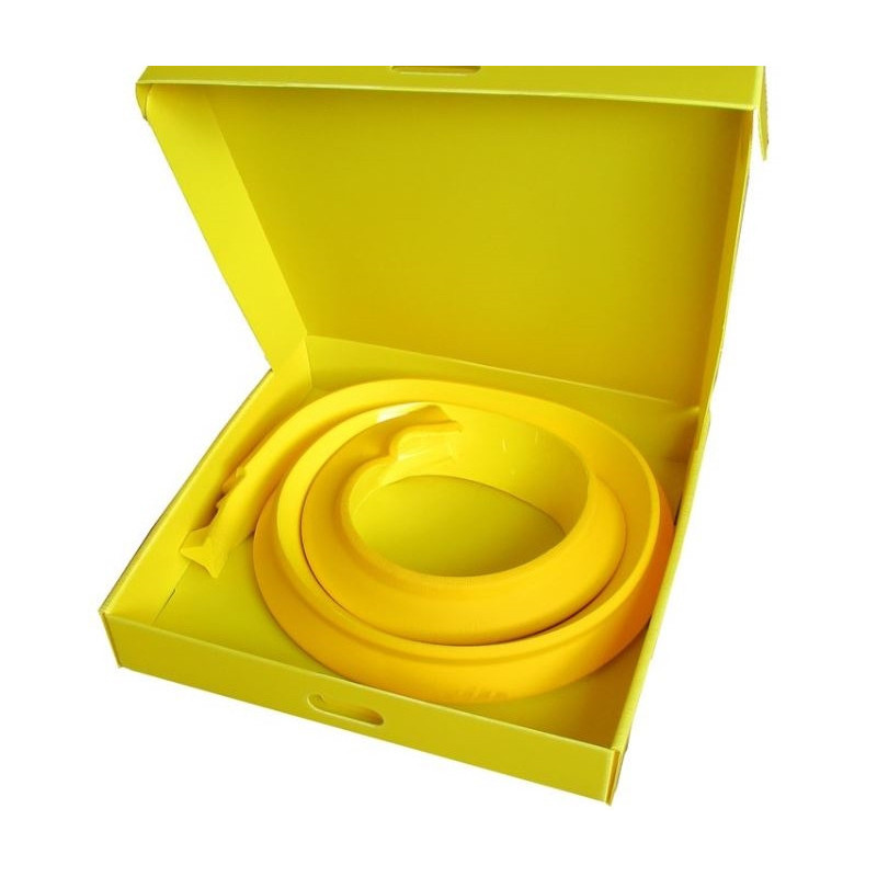 Flexible polyurethane spill containment barrier