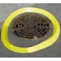 Flexible polyurethane spill containment barrier