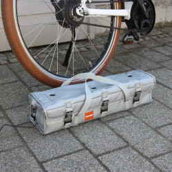 Fire-resistant bag for recharging a bicycle lithium battery