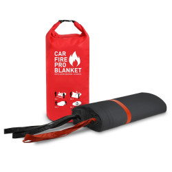Couverture anti-feu voiture électrique PRO 9 x 6 m roulée avec son sac étanche rouge